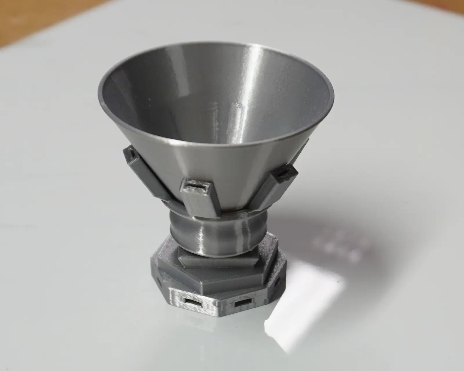 Magnetic sewing needle and pin holder