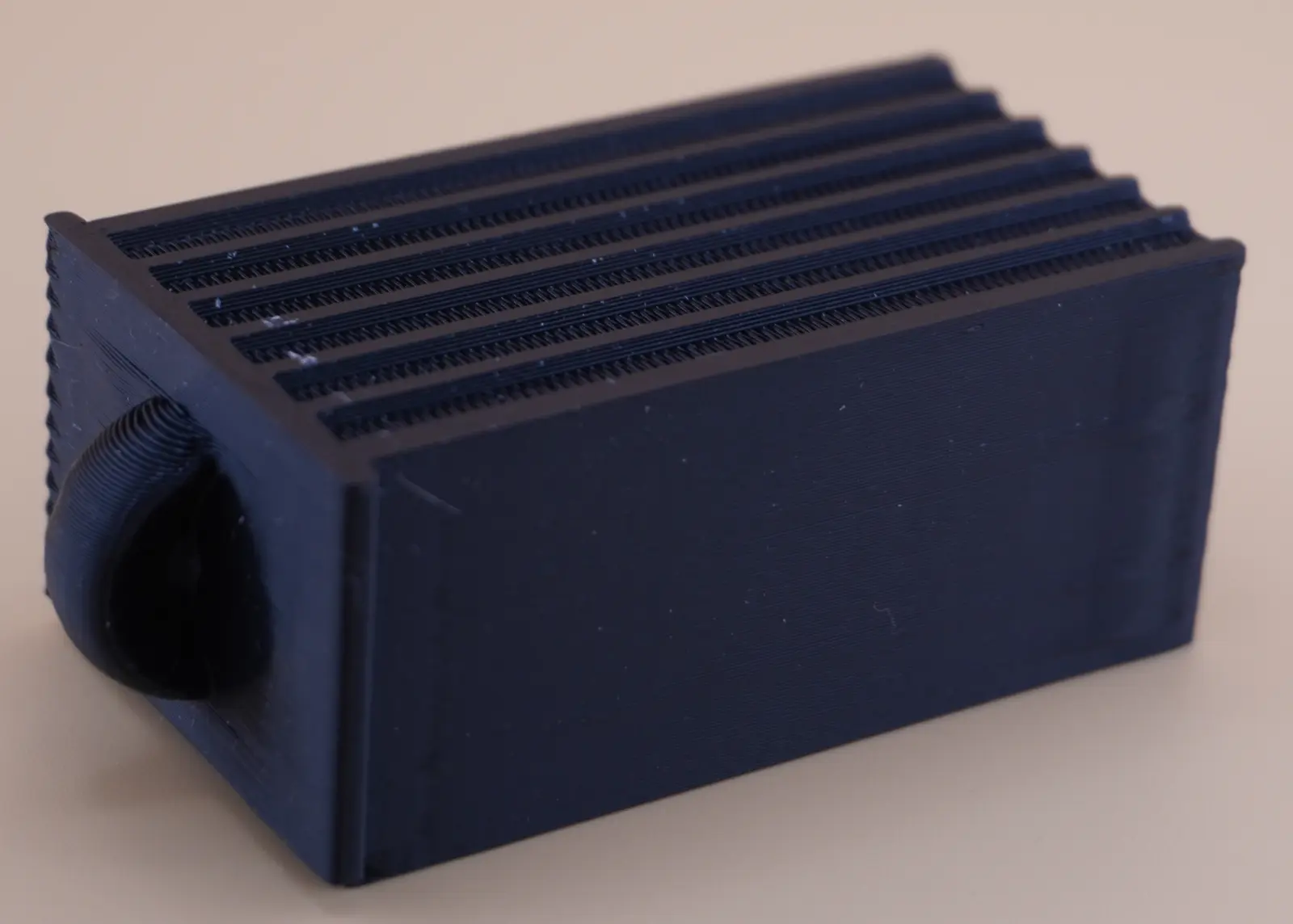 V-groove-like parametric organizer drawer